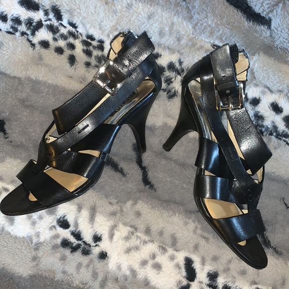 MICHAEL KORS Black Leather Heels — 7 - Picture 3 of 15